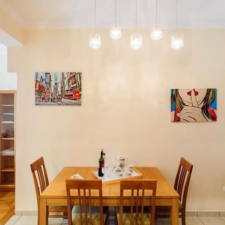 Athens Strawberry Hideaway - City Chic Retreat Bagian luar foto