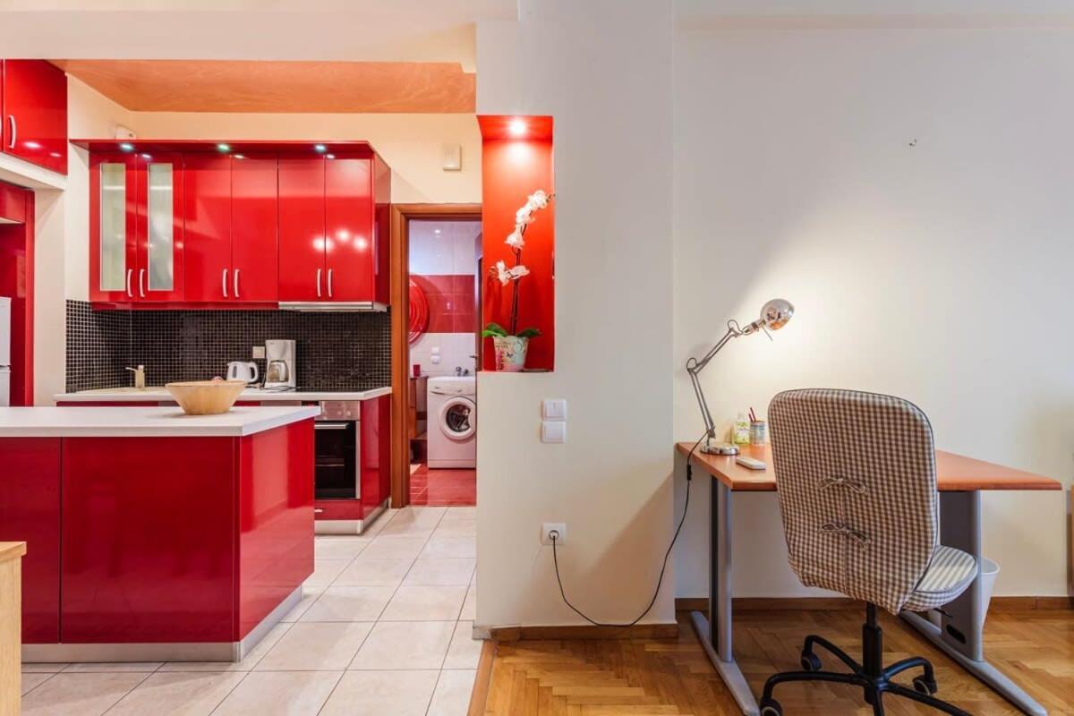 Athens Strawberry Hideaway - City Chic Retreat Bagian luar foto